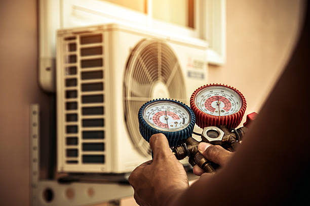 Professional Hvac technician working in Zephyr, TX